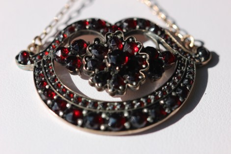 garnet-pendant-2img_2137