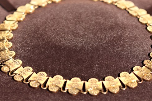 ornate gold collarIMG_3411