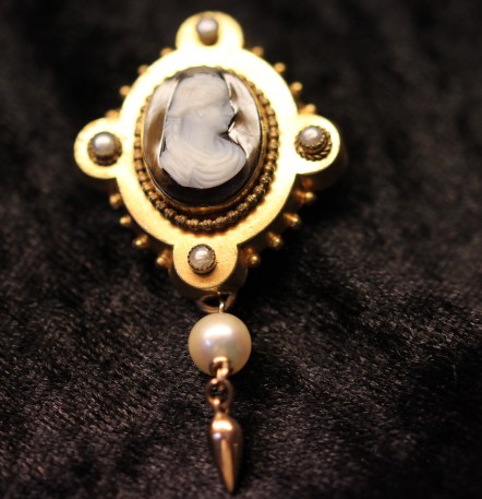 hardstone brooch 1IMG_2326