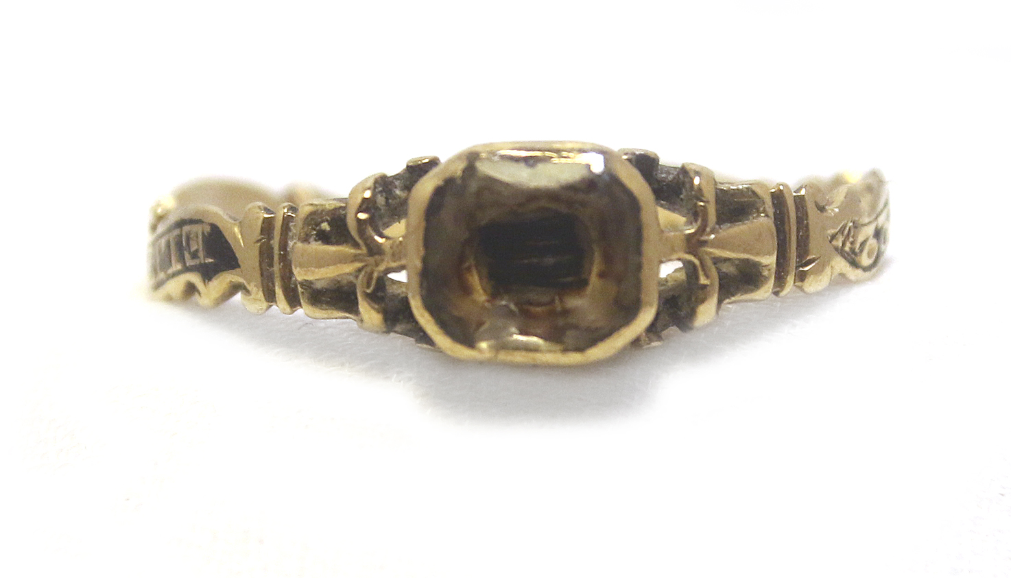 Antique mourning ring frontIMG_0141s