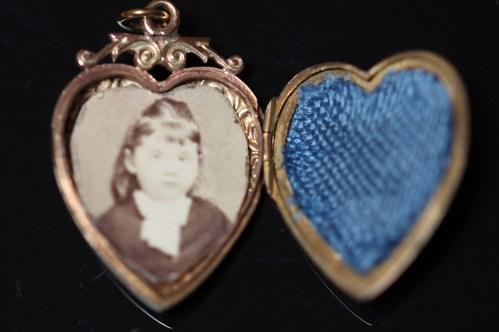 heart locket 1aIMG_5624