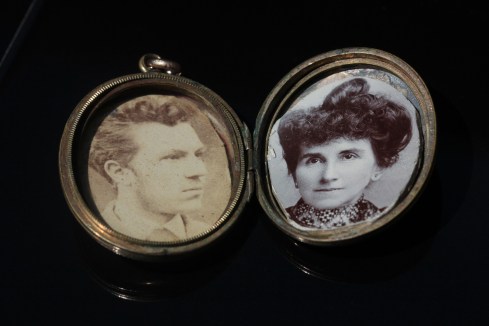 enamel locket 3IMG_6761