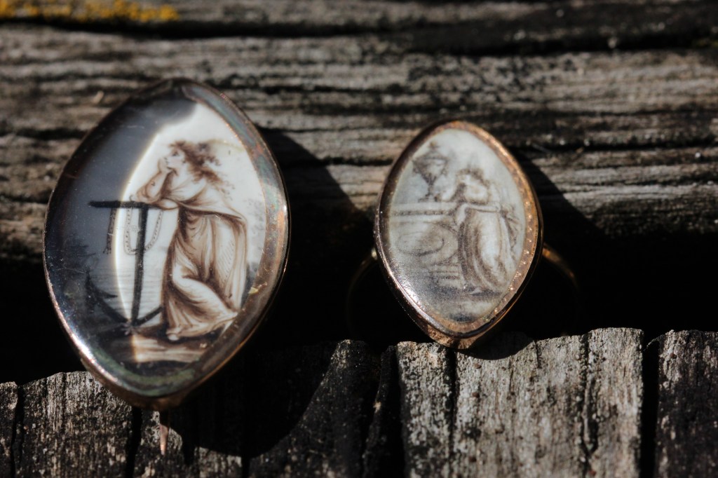 Sentimental Inscriptions Mourning or sentimental jewellery? – Inscriptions and symbols – navette ...